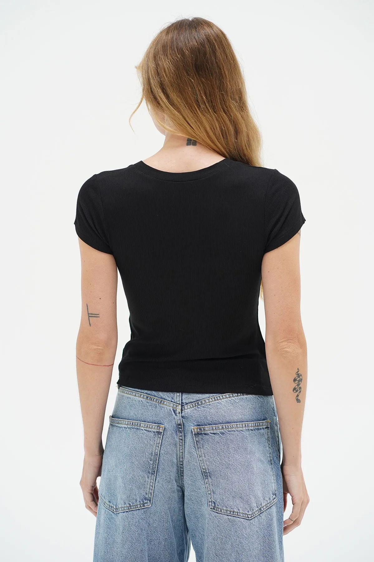 Fitted Ribbed V Neck - Black