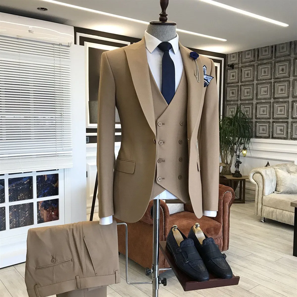 Formal 3-pieces Solid Brown Peaked Lapel Men Business Suits