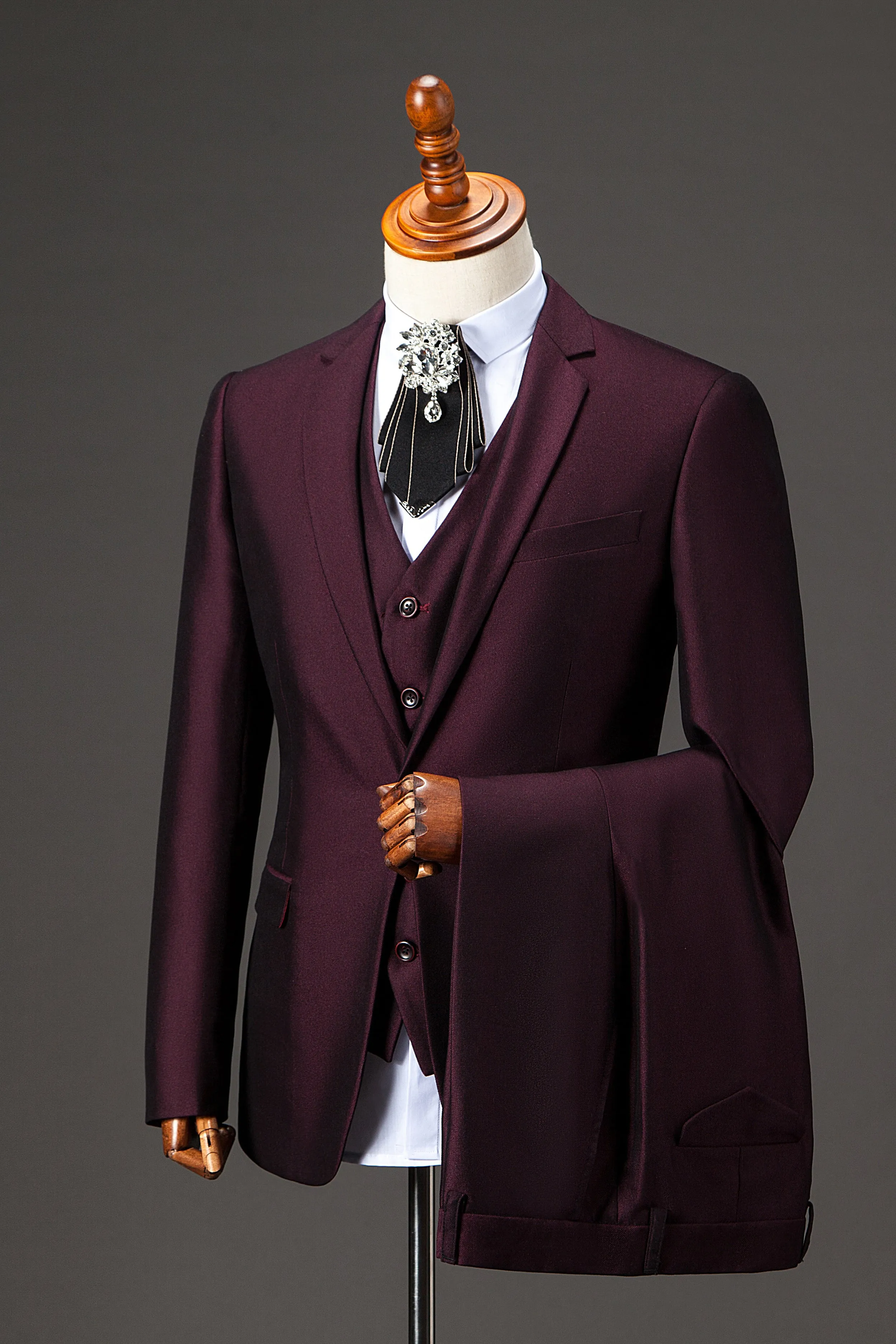 Top-Selling Men’s Business-Casual Groom’s Suit with Single Slit, Flat Collar, and Single-Breasted Closure