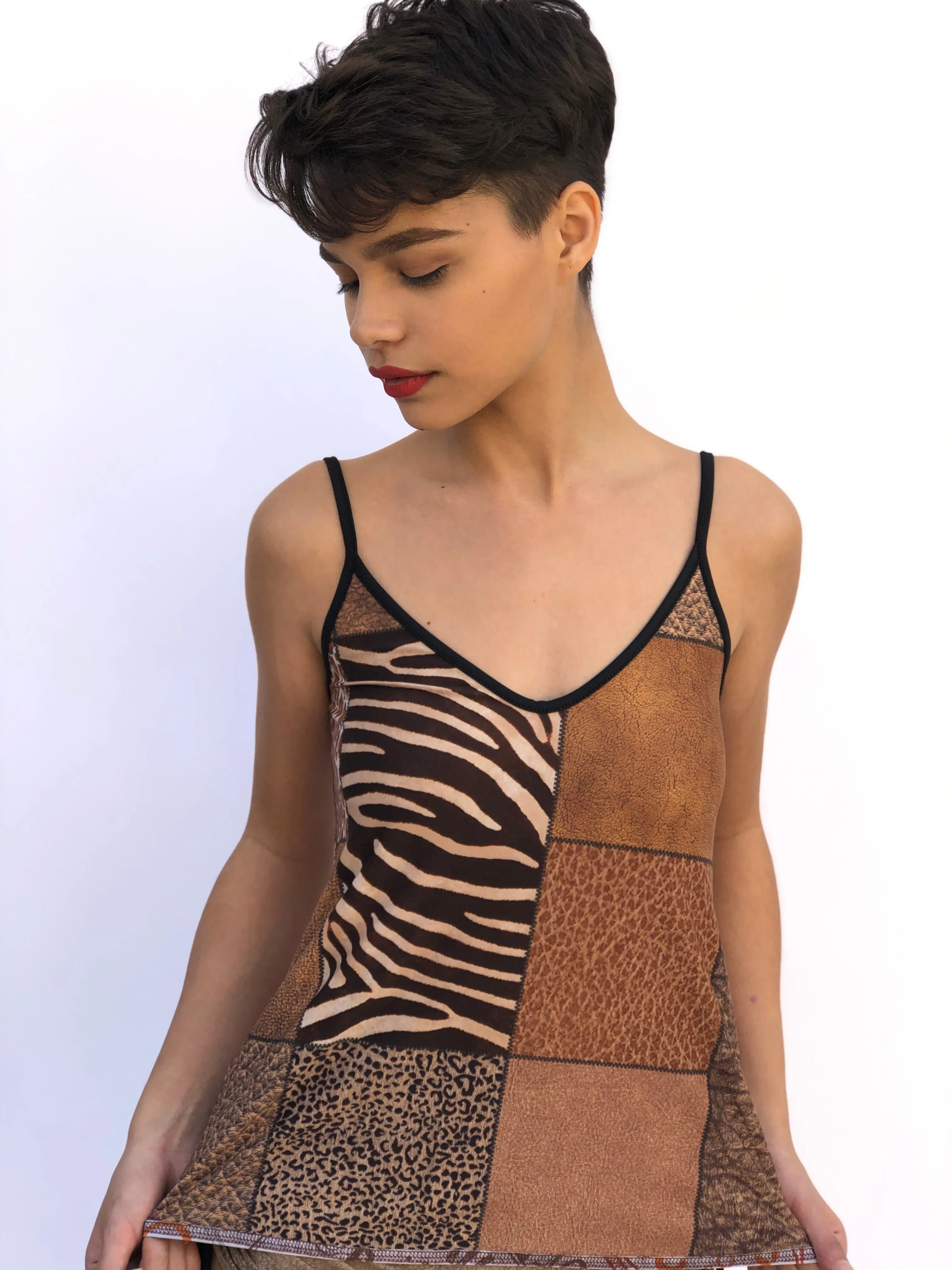 V NECK SPAGHETTI STRAP TOP COFFEE/ANIMAL PRINT
