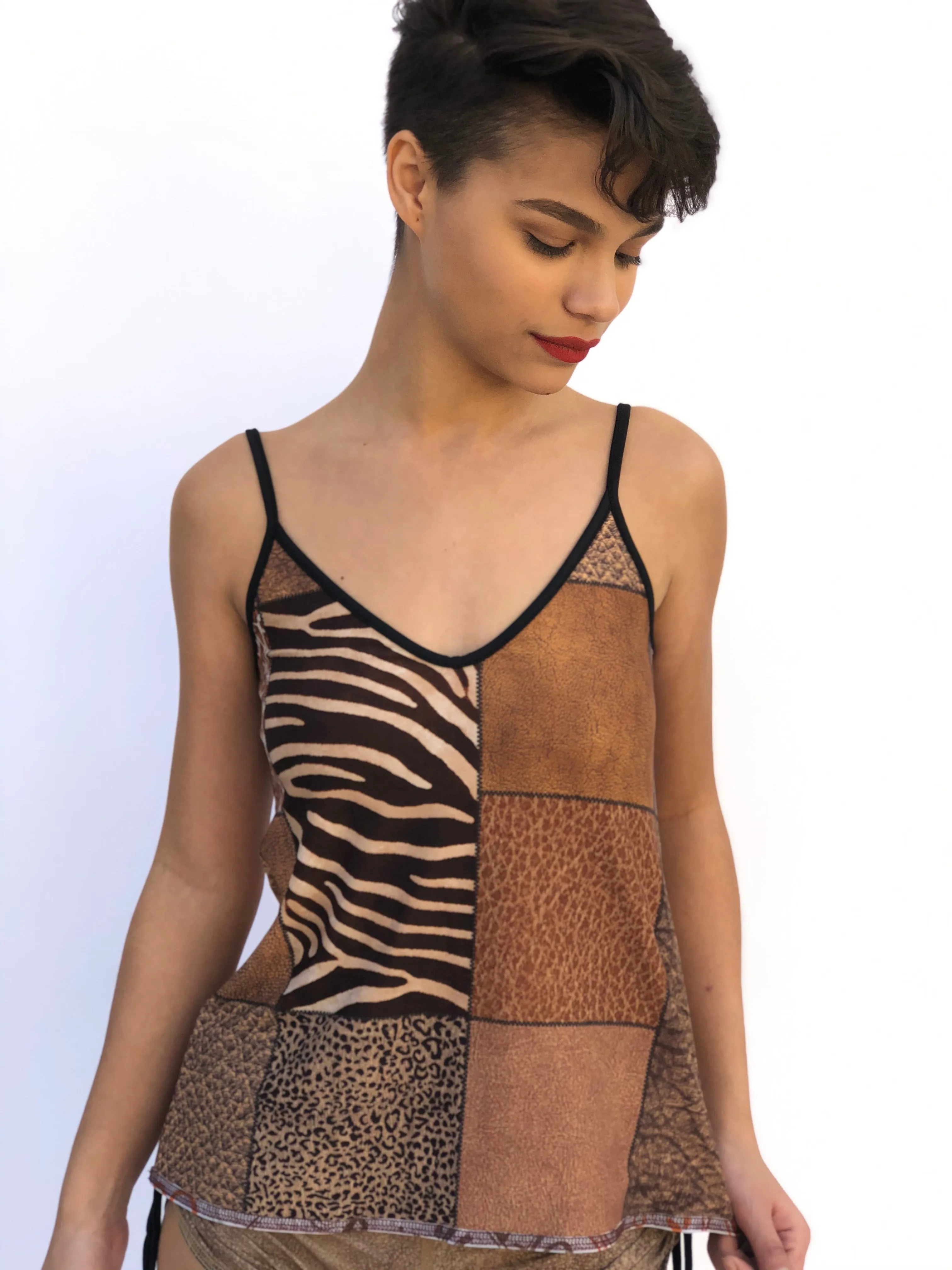 V NECK SPAGHETTI STRAP TOP COFFEE/ANIMAL PRINT