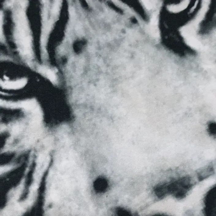 V NECK SPAGHETTI STRAP TOP WHITE TIGER/SNOW LEOPARD